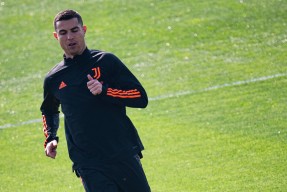 包含尤文图斯带队取胜！，德约科维奇重要时刻锐不可当赢得满堂喝彩的词条