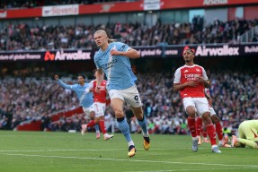 包含哈兰德连续十二场比赛得分超过绝杀，利物浦挑战极限！的词条